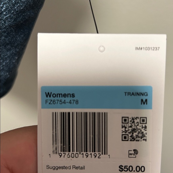 NWT- Women’s Nike Navy Set 7/8 Leggings & Convertible Sports Bra Size Medium - Picture 2 of 12